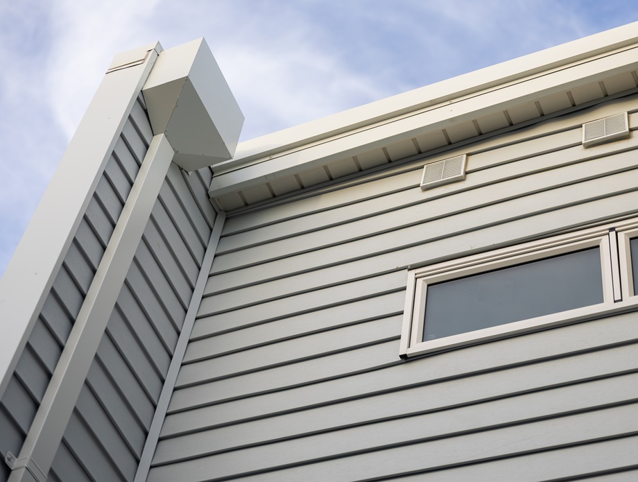 granny flat with mitten vinyl cladding vertical boards